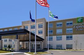 Holiday Inn Express & Suites - Brighton South - Us 23, An Ihg Hotel