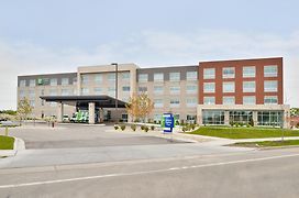 Holiday Inn Express & Suites Madison, An Ihg Hotel