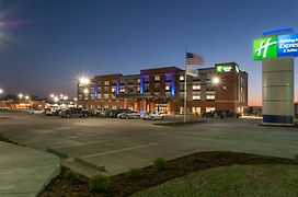 Holiday Inn Express & Suites - Dodge City, An Ihg Hotel