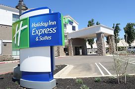 Holiday Inn Express & Suites Brentwood, An Ihg Hotel