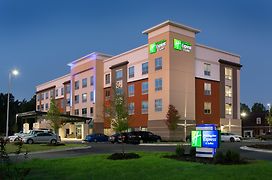 Holiday Inn Express & Suites - Fayetteville South, An Ihg Hotel