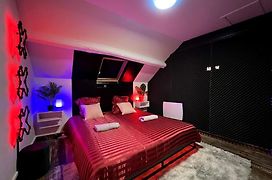 Red Love-Room / Balneo & Plus !