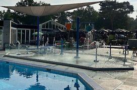Houten Chalet Op 5 Sterren Park Met Zwembad