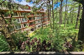 The Forest Lodge At Camp John Hay With Balcony And Parking Privately Owned Unit 272