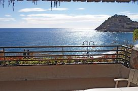 Stunning Apartment In Tossa De Mar With Wifi