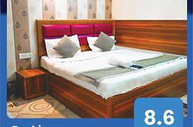 Hotel Quadis - Noida Sec 15