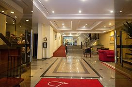 Trevi Hotel E Business