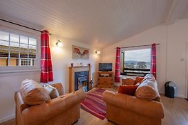 Appin Holiday Homes -Caravans, Lodges, Shepherds Hut And Train Carriage Stays