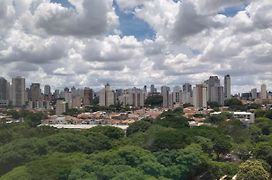 Flat com Sacada - Região Ibirapuera próximo vários Hospitais e UNIFESP