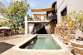 Olive Grove Guesthouse Windhoek Exterior photo