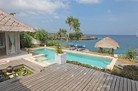 Villa Lumba Lumba - Oceanfront & Spectacular View!