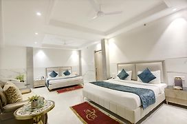 Hotel International Inn - Near Delhi Airport