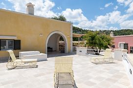 Villa Incanto con terrazza e piscina by Wonderful Italy