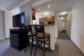 Coast Calgary Downtown Hotel & Suites By Apa