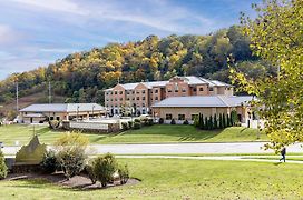 Best Western Plus Franciscan Square Inn & Suites Steubenville