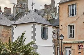 La Plus Petite Maison De France Bayeux Exterior photo