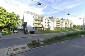 2-Zimmer Wohnung In Oberlaa Mit Privatem Tiefgaragen Platz