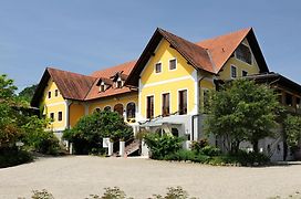 Sattlerhof Geniesserhotel & Weingut