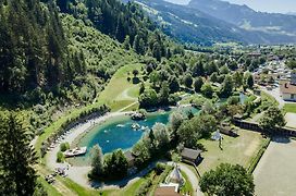 Chalet - Direkt am 5 Sterne Campingplatz Aufenfeld im Zillertal mit Hallenbad und Sauna