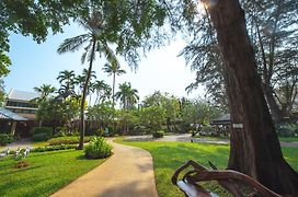 Raya Resort Beach Front - The Most Green Resort In Cha-Am