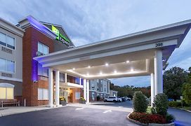 Holiday Inn Express Hotel & Suites Vineland Millville, An Ihg Hotel