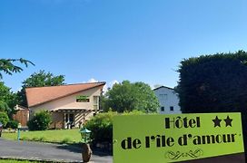 Hotel De L'Ile D'Amour