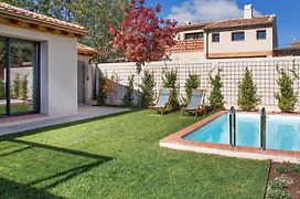 La Alberca 2 Casa especial para parejas con jardín y piscina