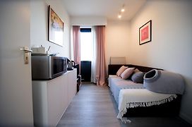 Prive Kamer Met Chill Room En Gedeelde Badkamer - Rand Antwerpen - Afrit E313 Wommelgem - Vlakbij Tramhalte Lijn 9 En 24