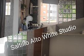 Saltillo Alto White Studio