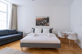Cosy Apartment Naschmarkt I New Furnished