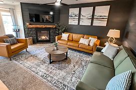Remodeled Summit Condo At Snowshoe - Modern & Cozy
