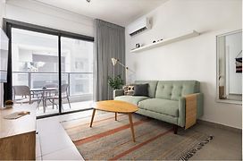 Family Apartment By Israpart