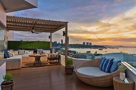 Avani Pattaya Resort - SHA Plus