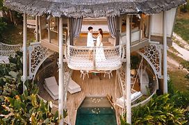 Treehouse Villas - Adults Only