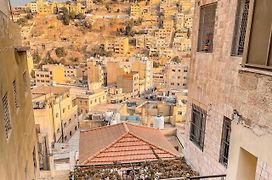 Villa Mira Guesthouse - Downtown Central Amman - Al Diyrih