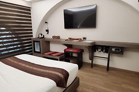 Arcadian Suite&Rooms