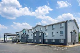 Quality Inn & Suites Delaware