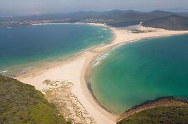 Samurai Beach Bungalows - Port Stephens Yha