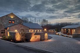 Apartments For Two In Brand New Luxury Rural Farmhouse Escape