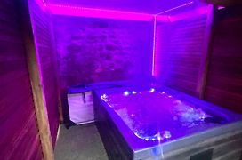 Beau Loft Room Proche Mont Saint Michel Jaccuzi Illimite En Plein Centre Avranches