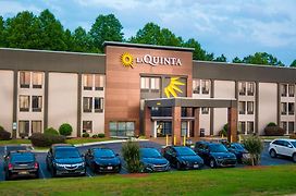 La Quinta Inn & Suites By Wyndham Fayetteville I-95