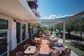 Hotel Baia Azzurra - Lake Front
