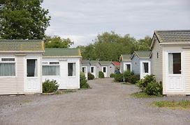 Warrens Village Motel And Self Catering