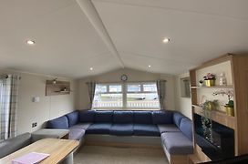 8 Bed Sun Decked Caravan Unlimited High Speed Wifi And Fun At Seawick Holiday Park