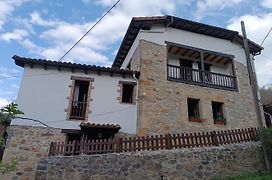 Apartamentos Rurales La Caviana