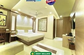 Hotel Kuber Palace ! Puri Near-Sea-Beach-And-Temple Fully-Air-Conditioned-Hotel With-Lift-And-Parking-Facility