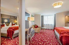 Hotel Norica - Thermenhotels Gastein Mit Dem Bademantel Direkt In Die Therme