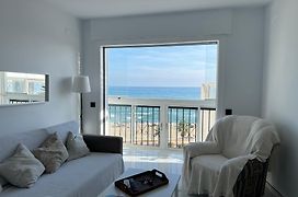 Luxury Beachside Apartment - Stunning Ocean Views