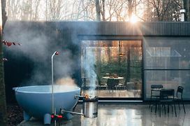 Cabin In The Woods With Hottub