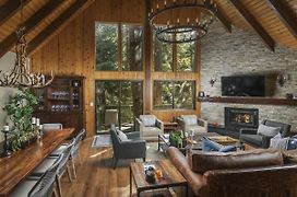 Treetop Cabin, Modern Luxe, 1700 Sqft, Deck, View, Dogs, In Village, Ac